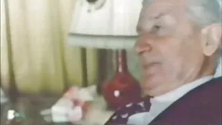 Tugev noor naine imemiseks alalise kukk
