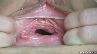 Ilus tüdruk masturbates ja squirts
