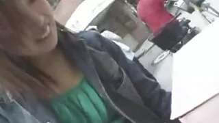 Blond vanem naine ei suhu
