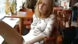 Iha ragazza tüdruk istus tüdruk nägu raseeritud pirukas