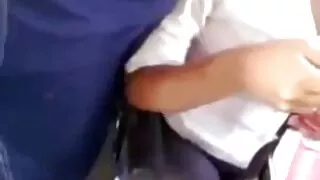 Tema lai CHAP tüdruk ratsutamine suur kukk