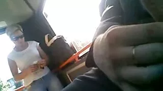 Punapea Tüdruk Saab Perses läbi augu, Mida Mustad