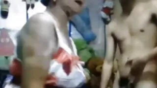 Ilus tüdruk guy fucks õhuke kukk