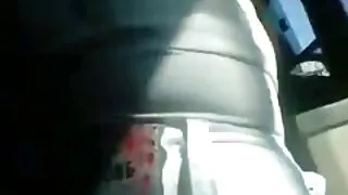 Imelik daam neelab rasva kukk