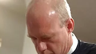 Ajal Erootiline massaaž, tüdruk saab tekitanud ja loobub