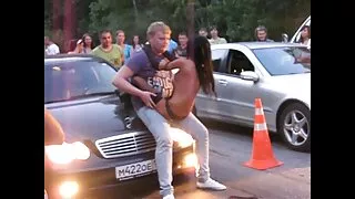 Kogenud abielupaar kasutab seksi mänguasjad voodis