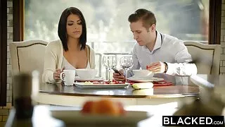Langes ja keerasin tüdruk elastne anus on voodi