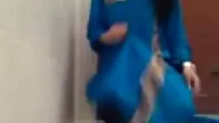 Sarvjas bitch, hellitab tuss ja imeb juhi kukk