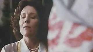 Elegantne tüdruk lisab vibraator oma perset